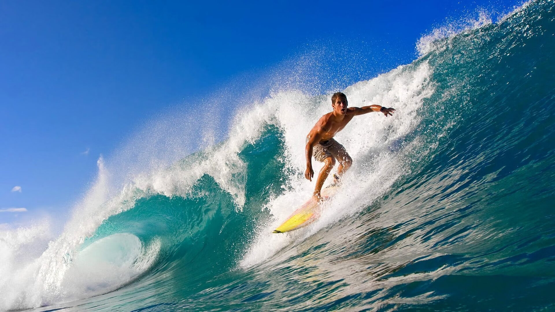 开云官方-“泥泞激战：雨后泥地上的疯狂追逐”，泥泞的雨天